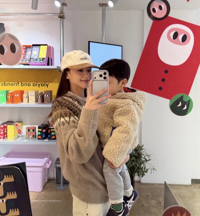 둘째 계획 손연재, 아들과 여유 일상…완벽 운동복 자태