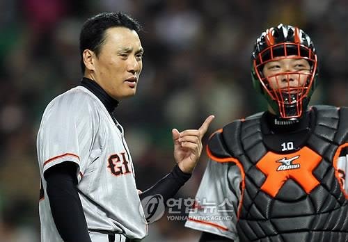 현역 시절 아베 신노스케 요미우리 감독과 함께 했던 이승엽 전 감독.연합뉴스