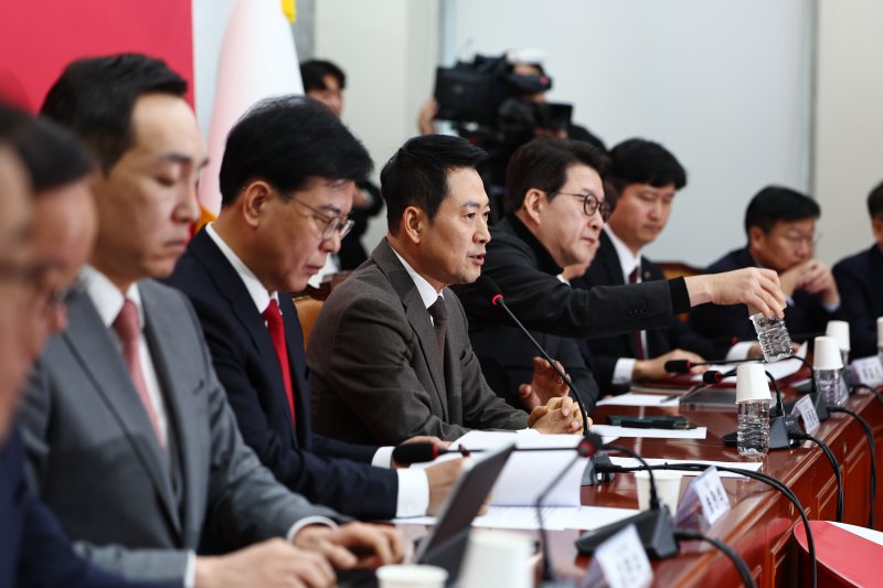 [서울=뉴시스] 김명년 기자 = 장동혁 국민의힘 대표가 29일 오전 서울 여의도 국회에서 열린 최고위원회의에서 발언하고 있다. 2026.01.29. kmn@newsis.com