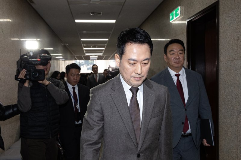 장동혁 국민의힘 대표가 29일 서울 여의도 국회에서 열린 최고위원회의를 마치고 대표실로 향하고 있다. 이날 국민의힘 최고위원회의에서는 한동훈 전 대표의 '당원 게시판' 사건과 관련해 제명안에 대한 의결 절차를 진행, 의결했다. 2026.1.29/뉴스1 ⓒ News1 이승배 기자