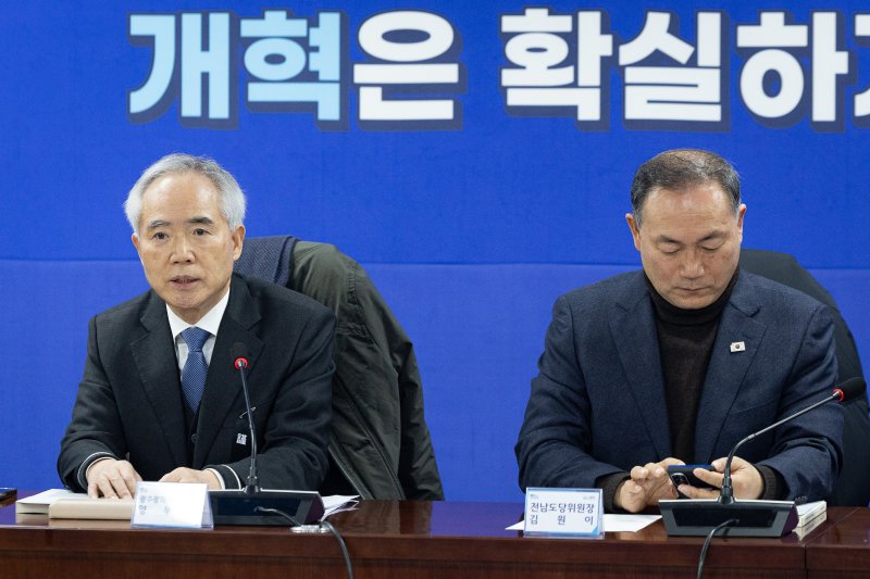 양부남 더불어민주당 광주시당위원장이 지난 27일 서울 여의도 국회 의원회관에서 열린 더불어민주당 광주전남 통합 특별법 제정을 위한 제4차 간담회에서 모두 발언을 하고 있다. 2026.1.27/뉴스1 ⓒ News1 유승관 기자