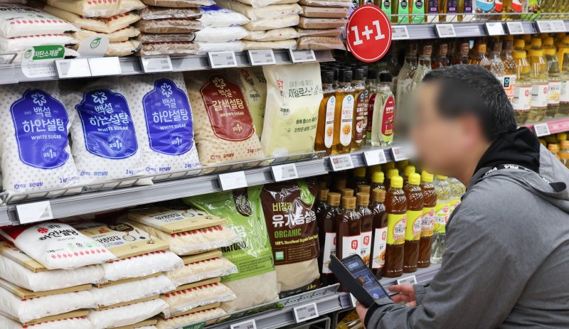 서울 도심의 한 대형마트에 설탕이 진열되어 있다. /뉴스1 ⓒ News1