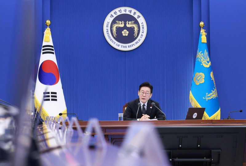 [서울=뉴시스] 고범준 기자 = 이재명 대통령이 29일 청와대에서 열린 수석보좌관회의에서 발언하고 있다. 2026.01.29. bjko@newsis.com