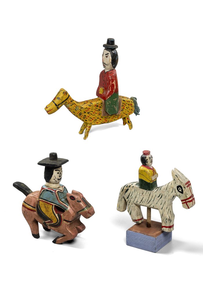 상여를 장식하는 나무인형 꼭두. 국립민속박물관 제공