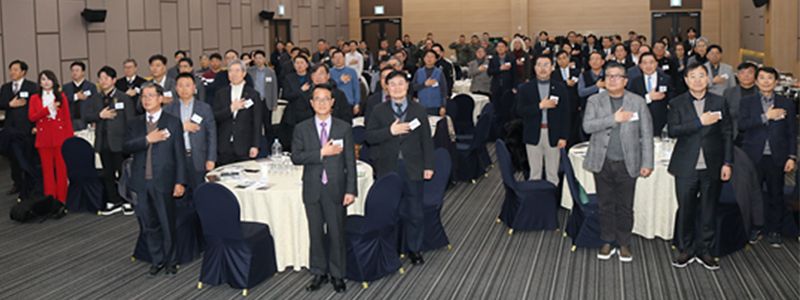 28일 국방컨벤션에서 열린 2025년 KSO 정기총회 및 신년교례회에서는 지난해 활동 사진들을 영상으로 모아 소개하고, 김의승 공동대표의 개회선언과 내빈소개에 이어 박정진 공동대표의 환영사 및 2025년 사업보고와 2026년 사업계획 보고, 이진용 감사의 감사결과 보고가 이어졌다. KSO 제공