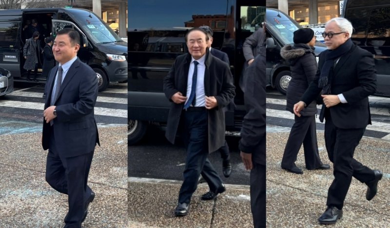 [서울=뉴시스]삼성은 지난 28일(현지시간) 미국 워싱턴 D.C. 스미스소니언 예술산업관에서 이건희 컬렉션 전시회의 성공적인 마무리를 기념하는 갈라 디너 행사를 열었다. 사진 왼쪽부터 행사장에 입장하는 노태문 사장, 전영현 부회장, 최주선 사장. (사진 = 뉴시스 DB) 2026.01.29. photo@newsis.com