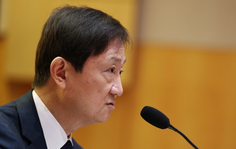 이찬진 금융감독원장이 1일 서울 여의도 금융감독원에서 출입기자단과의 기자간담회를 열고 인사말을 하고 있다. 2025.12.1/뉴스1 ⓒ News1 구윤성 기자