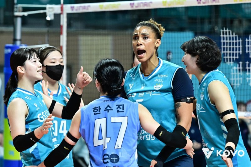 득점 후 기뻐하는 GS칼텍스 선수들 (출처=연합뉴스)