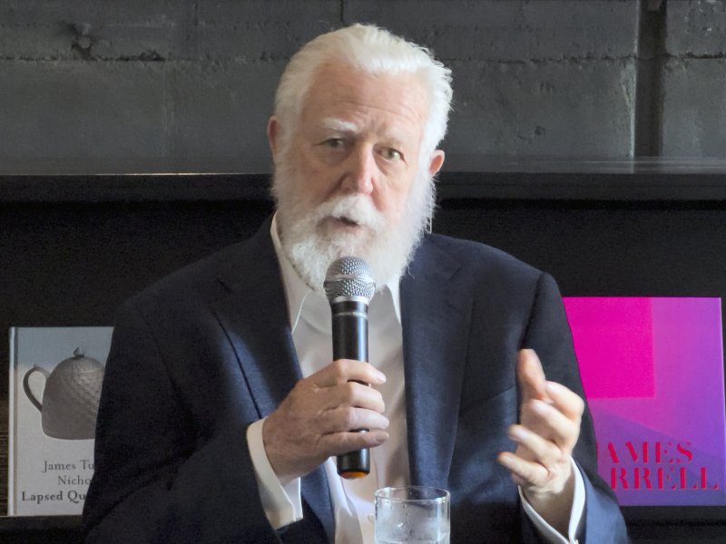 [서울=뉴시스] 박진희 기자 = 제임스 터렐(James Turrell) 작가가 11일 서울 용산구 페이스갤러리에서 기자간담회를 하고 있다. 2025.06.11. pak7130@newsis.com