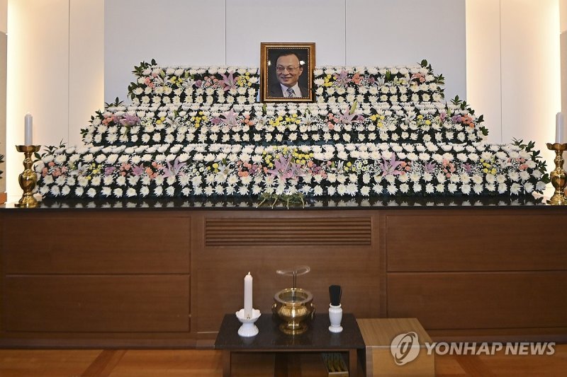 서울대병원 장례식장에 마련된 고 이해찬 전 총리 빈소 (출처=연합뉴스)