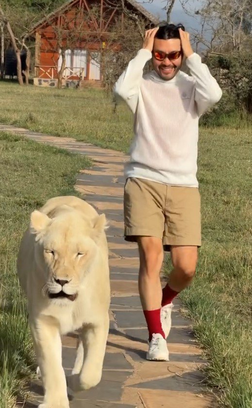 "잠자는 사자 건드려"…노홍철, 아프리카서 간담 서늘 근황