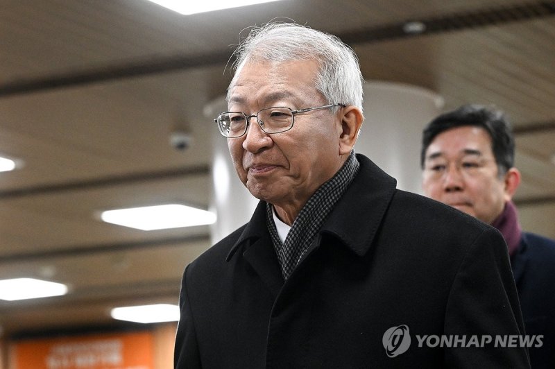 항소심 선고 출석하는 양승태 전 대법원장 (출처=연합뉴스)