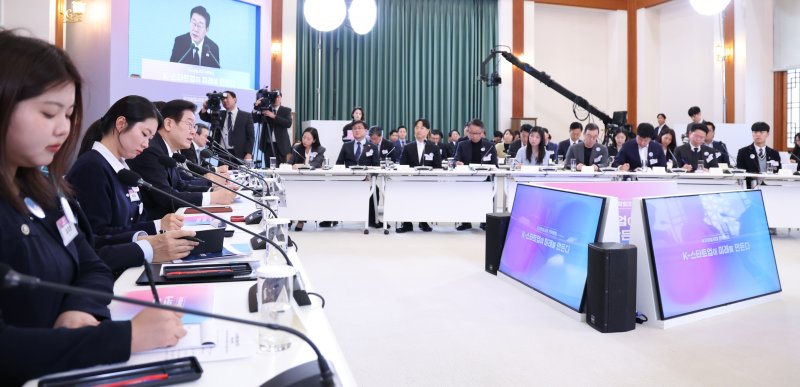 이재명 대통령이 30일 청와대에서 열린 국가창업시대 전략회의 'K-스타트업이 미래를 만든다'에서 발언하고 있다. 연합뉴스