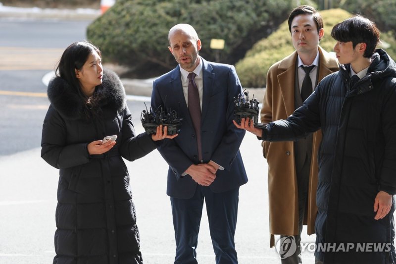입장 밝히는 로저스 쿠팡 한국 임시 대표 (출처=연합뉴스)
