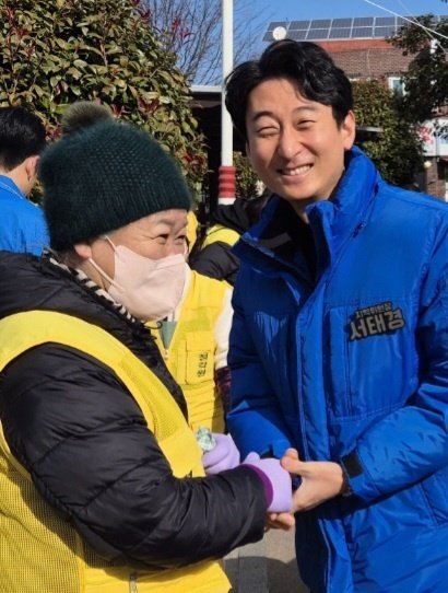 서태경 더불어민주당 사상구 지역위원장(오른쪽) 모습.(서태경 출마예정자 측 제공. 재판매 및 DB금지)