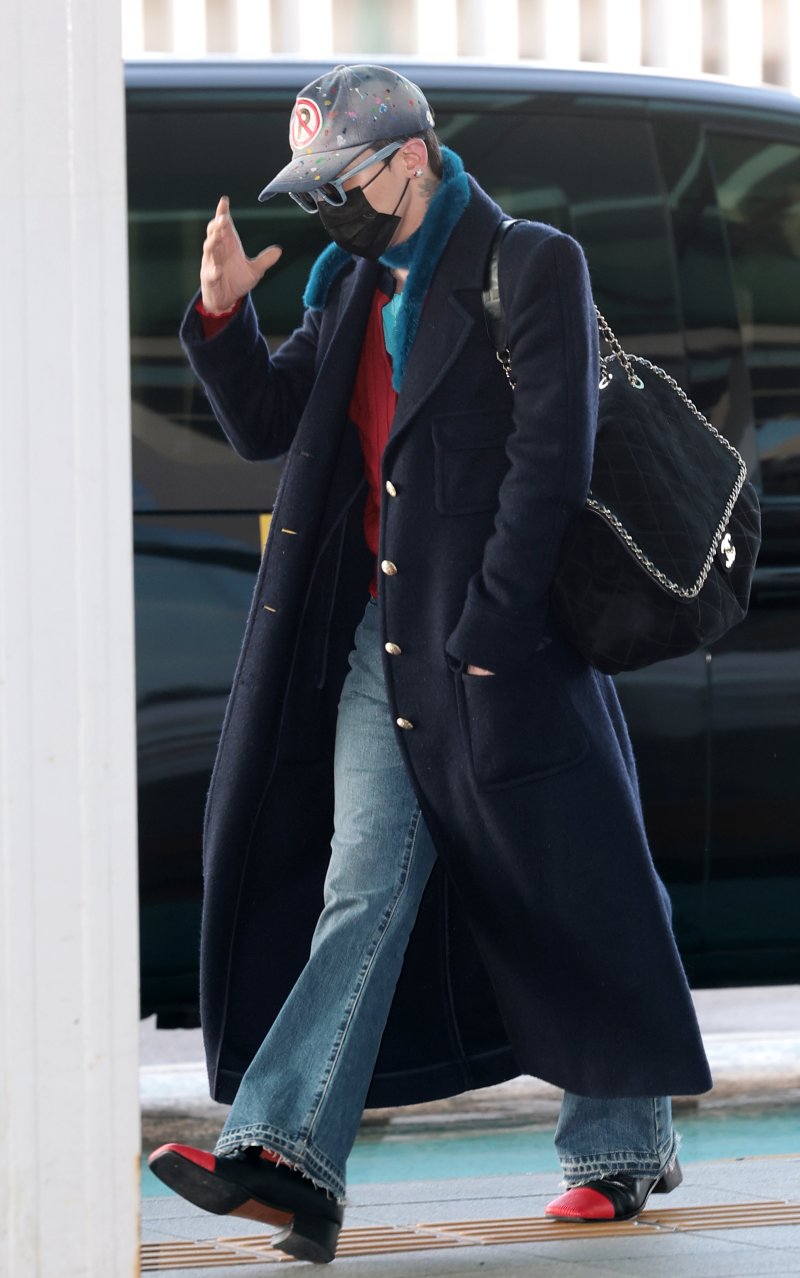 빅뱅 지드래곤이 30일 해외 일정을 위해 인천공항에 도착해 출국장으로 향하고 있다. ⓒ News1 권현진 기자