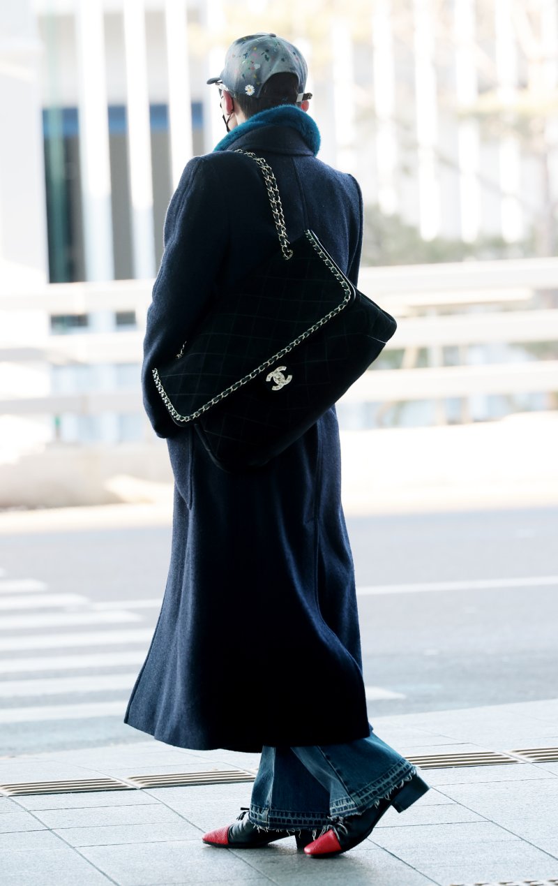 빅뱅 지드래곤이 30일 해외 일정을 위해 인천공항에 도착해 출국장으로 향하고 있다. ⓒ News1 권현진 기자