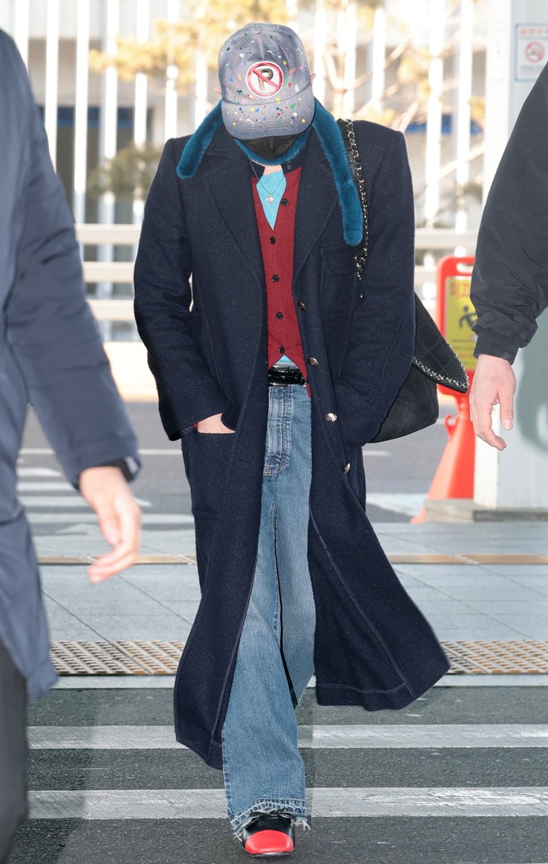 빅뱅 지드래곤이 30일 해외 일정을 위해 인천공항을 통해 말레이시아로 출국하고 있다. ⓒ News1 권현진 기자