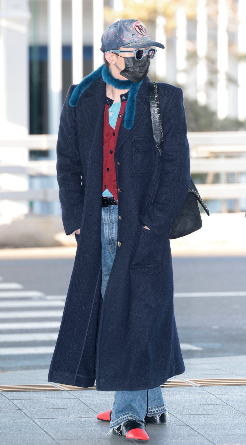 빅뱅 지드래곤이 30일 해외 일정을 위해 인천공항을 통해 말레이시아로 출국하고 있다. ⓒ News1 권현진 기자