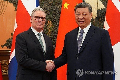 스타머 영국 총리와 시진핑 중국 국가주석 (출처=연합뉴스)