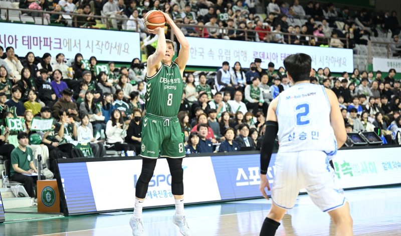 슛 던지는 엘런슨 (출처=연합뉴스)