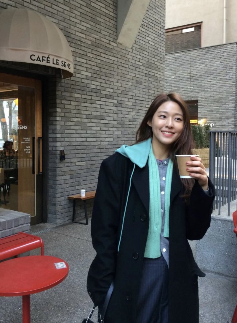 설현, 물오른 미모에 깜짝…여유로운 근황