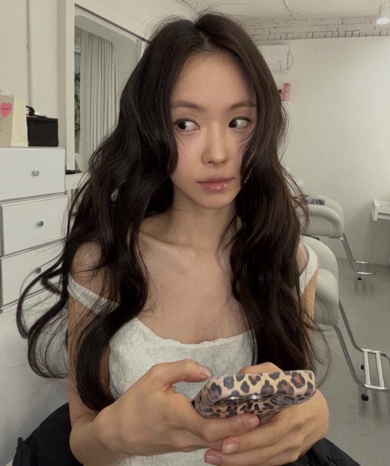 손나은, 뼈말라 몸매 과시…배우미 물씬