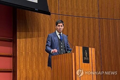 후버연구소 콘퍼런스에서 연설하는 워시(2025년 5월) (출처=연합뉴스)