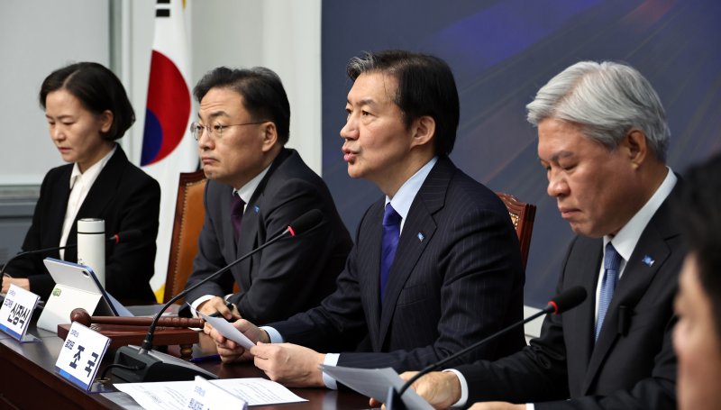 [서울=뉴시스] 김금보 기자 = 조국 조국혁신당 대표가 26일 오전 서울 여의도 국회에서 열린 최고위원회의에서 발언을 하고 있다. 2026.01.26. kgb@newsis.com