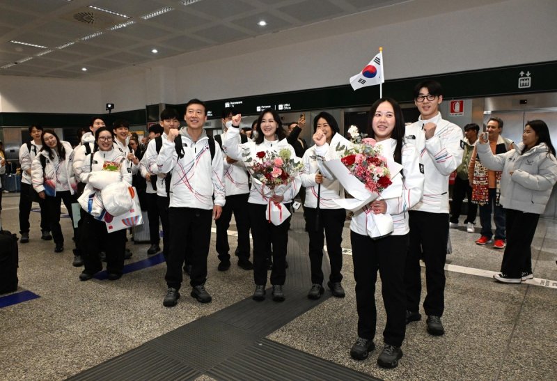 결전지 도착한 한국 선수단 (출처=연합뉴스)