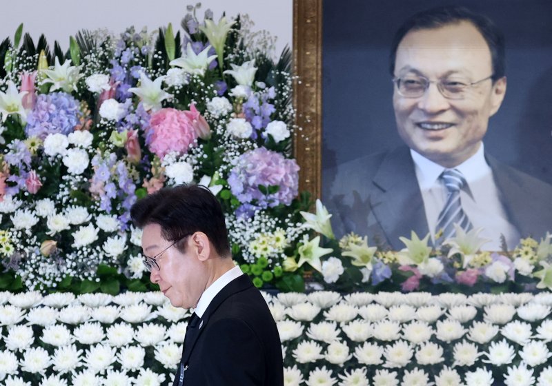 이재명 대통령이 31일 서울 여의도 국회 의원회관에서 열린 故 이해찬 제36대 국무총리 사회장 영결식에서 헌화를 마친 후 자리로 이동하고 있다. 2026.1.31/뉴스1 ⓒ News1 이재명 기자