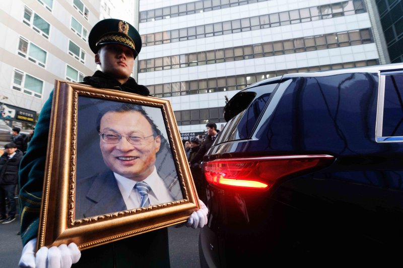 31일 오전 서울 여의도 더불어민주당 중앙당사에서 엄수된 고(故) 이해찬 민주평화통일자문회의 수석부의장 노제에서 고인의 영정이 운구차로 향하고 있다. (공동취재) 2026.1.31/뉴스1 ⓒ News1 오대일 기자