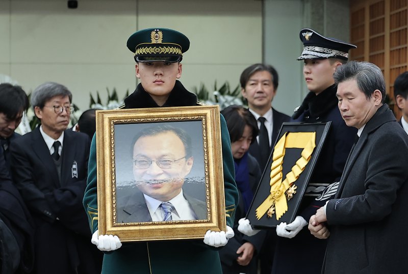 31일 오전 서울 종로구 서울대학교병원 장례식장에서 고 이해찬 전 국무총리의 발인이 엄수되고 있다. 2026.1.31/뉴스1 ⓒ News1 김성진 기자