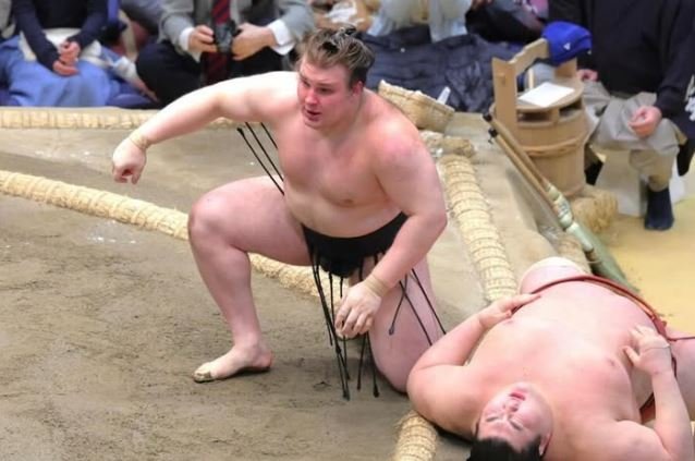 러시아의 침공을 피해 2022년 일본으로 건너간 우크라이나 난민 출신 스모 선수 아오니시키 아라타(본명 다닐로 야브후신신·21)가 일본 신년 스모 대회에서 정상에 오르며 혼바쇼 2회 연속 우승을 달성했다. 2026.01.27. (사진=인스타그램 캡처) *재판매 및 DB 금지