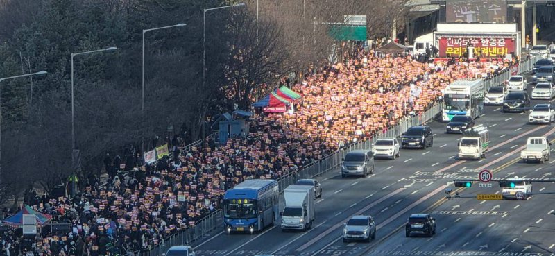 한동훈 전 국민의힘 대표의 지지자들이 서울 영등포구 여의도역 3번출구 앞에서 '진짜보수 한동훈 우리가 지켜낸다' 집회를 열고 있는 모습 (한 전 대표 측 제공)