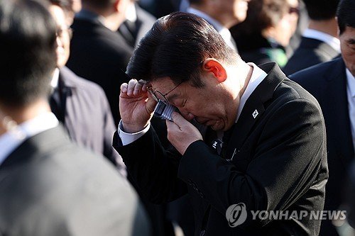 눈물 흘리는 이재명 대통령 (출처=연합뉴스)