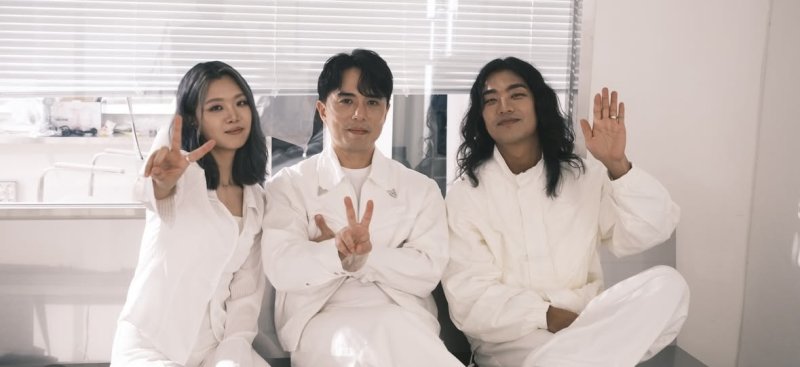 K-팝의 심장&middot;노이즈의 외피…스위머스, 10년간 벼려온 소리