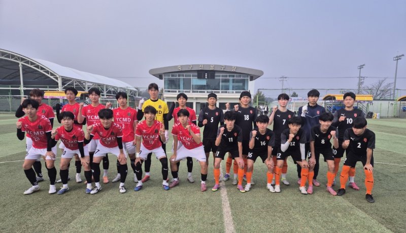 [영광=뉴시스] 전남 영광군이 스포티움 축구전용 구장 등 5곳의 축구장과 실내체육관 2곳, 실내·외 테니스장 등 훈련시설 보유를 통해 동계대회와 전지훈련지로 주목받고 있다. (사진=영광군 제공) photo@newsis.com