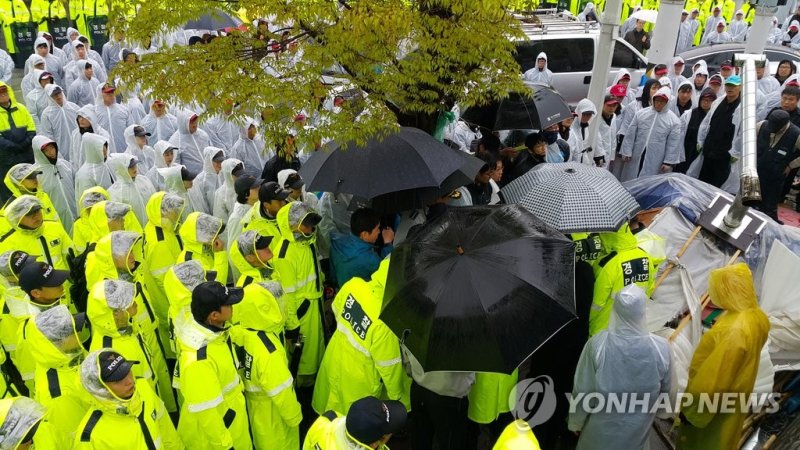 노조 농성장 '행정대집행' (출처=연합뉴스)