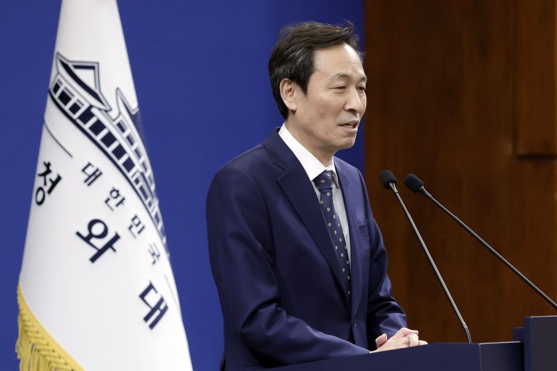 [서울=뉴시스] 최동준 기자 = 사의를 표명한 우상호 정무수석이 18일 청와대에서 인사말을 하고 있다. 2026.01.18. photocdj@newsis.com