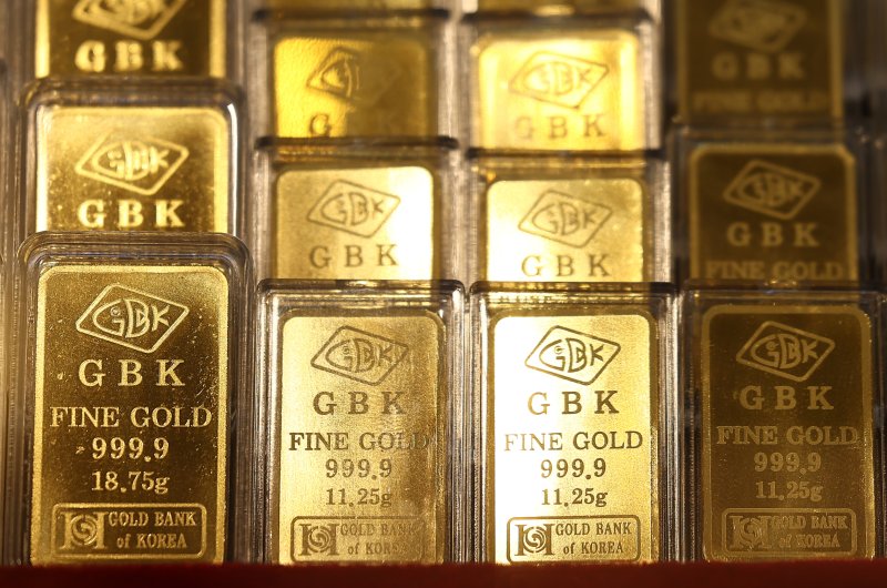 도널드 트럼프 미국 대통령이 케빈 워시 전 연방준비제도(Fed) 이사를 차기 연준 의장 후보로 지명하면서 국제 은 가격이 31%, 금 가격이 11% 폭락한 1일 오후 서울 시내 금은방에 골드바가 진열돼 있다. 이날 국제 금값과 은값은 1980년 이후 최고 낙폭을 기록했다. 2026.2.1/뉴스1 ⓒ News1 김민지 기자