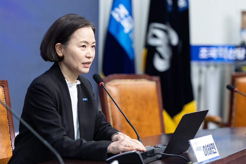 이해민 조국혁신당 사무총장이 1일 서울 여의도 국회에서 더불어민주당의 합당 제안 등과 관련 현안 기자간담회를 하고 있다. 2026.2.1/뉴스1 ⓒ News1 이승배 기자