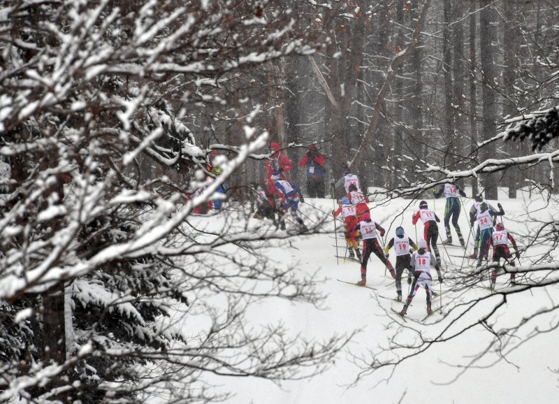 【삿포로(일본)=뉴시스】최동준 기자 = 2017년 2월26일 일본 훗카이도 삿포로 시라하타야마 오픈 스타디움에서 열린 2017 삿포로 동계아시안게임 스키 여자 크로스컨트리 15km 매스스타트에서 참가 선수들이 설원을 질주하는 모습. 사진은 본 기사와 직접적 관련 없음. 2017.2.26 photocdj@newsis.com