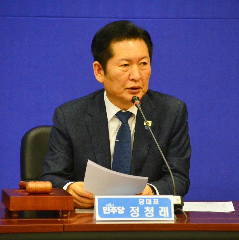 [진천=뉴시스] 서주영 기자 = 더불어민주당 정청래 대표가 23일 충북 진천국가대표선수촌에서 열린 최고위원회의에서 발언하고 있다. 2026.01.23. juyeong@newsis.com