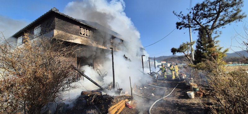 청양 목면 본의리 주택 화재 현장. (청양소방서 제공, 재판매 및 DB금지) / 뉴스1