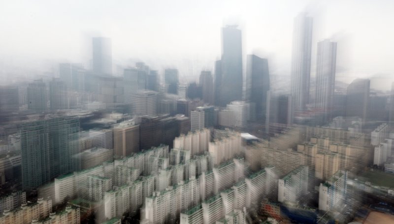 서울 여의도 63스퀘어에서 바라본 흐린 날씨 속 여의도 증권가. 2021.1.26/뉴스1 ⓒ News1 오대일 기자