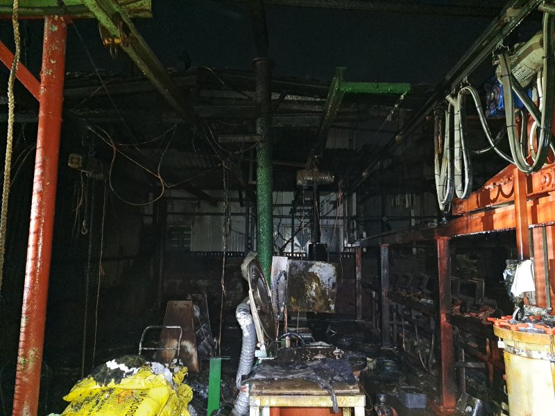 1일 오후 부산 사상구 학장동 공장 화재 현장.(부산소방재난본부 제공. 재판매 및 DB 금지)