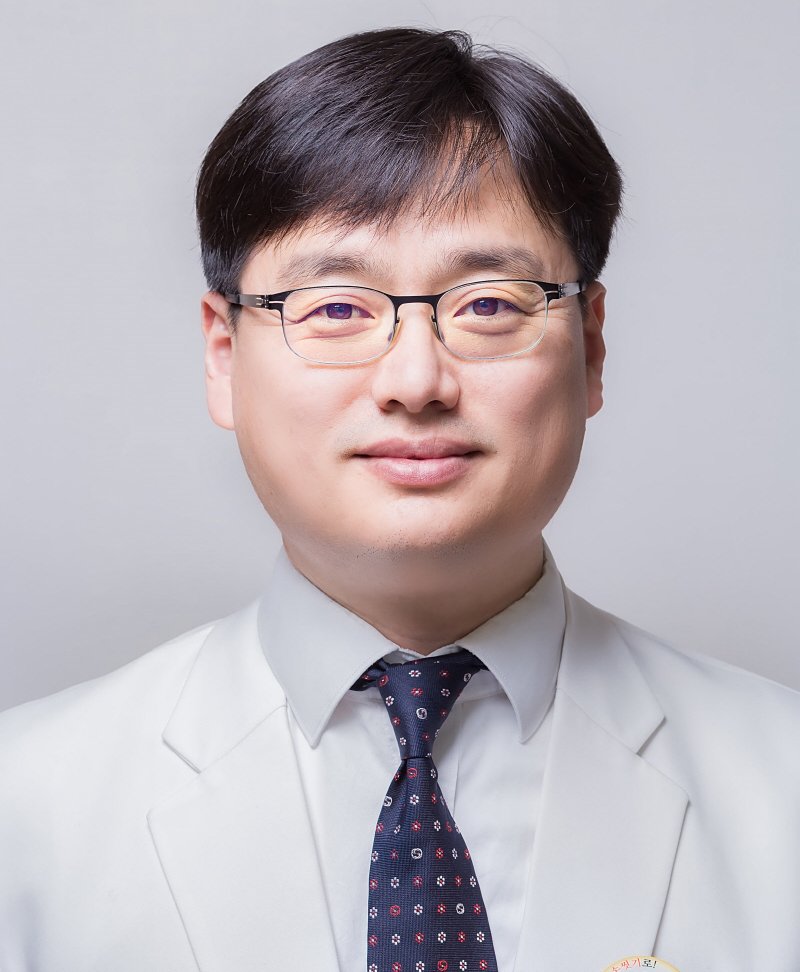 [광주=뉴시스] 조선대학교병원 정형외과 김동휘 교수. (사진=조선대병원 제공) 2026.02.02. *재판매 및 DB 금지