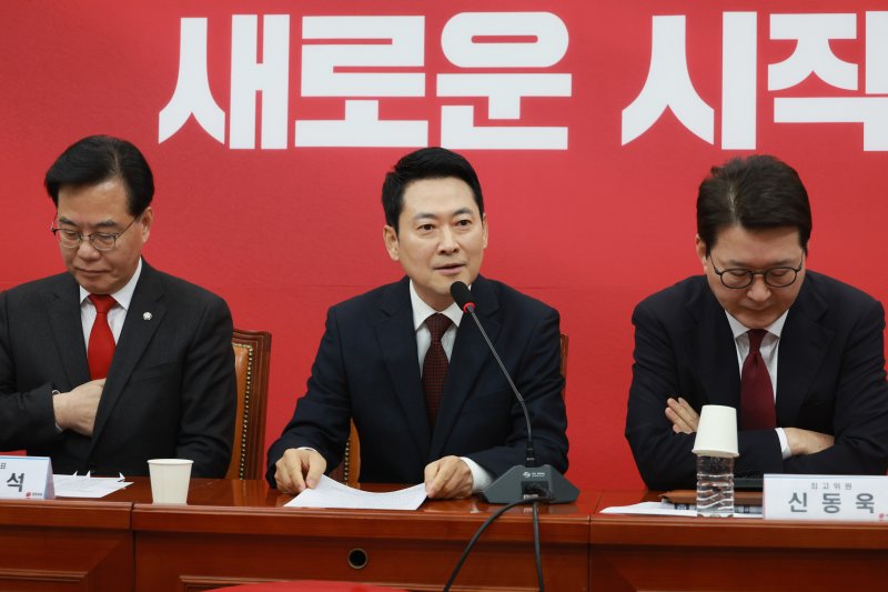 [서울=뉴시스] 고승민 기자 = 장동혁 국민의힘 대표가 2일 서울 여의도 국회에서 열린 최고위원회의에서 발언하고 있다. 2026.02.02. kkssmm99@newsis.com