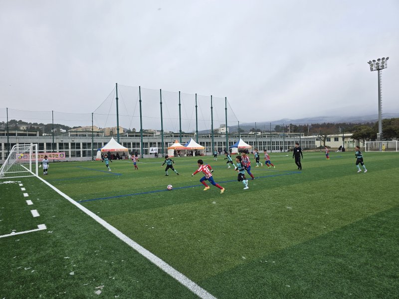 [서귀포=뉴시스] 2025년 서귀포 칠십리 춘계 유소년 축구 페스티벌 경기가 열리고 있다. (사진=서귀포시 제공) 2026.02.02. photo@newsis.com *재판매 및 DB 금지